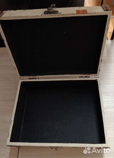 Деревянная шкатулка