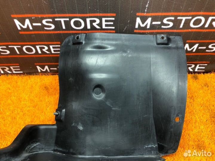 Подкрылок передний левый Mercedes-Benz C-Class