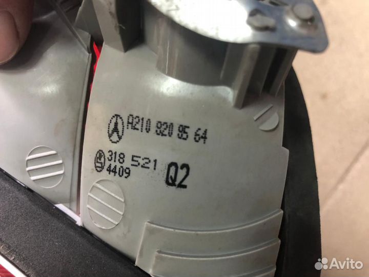 Фонарь задний левый внутрений на мерседес 210