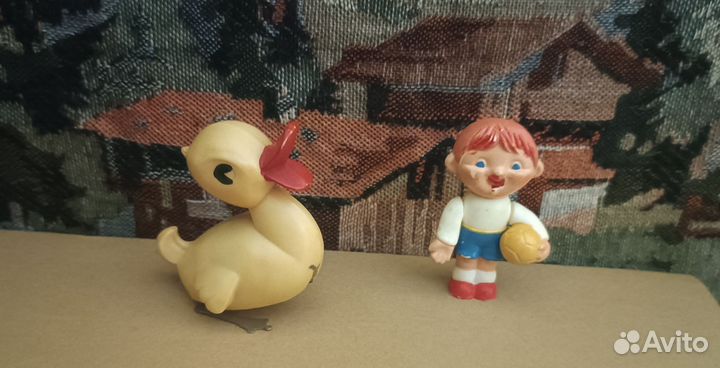 Игрушки,колкий пластик