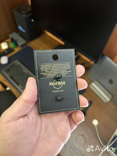 Лимитированный значок Hard Rock Cafe