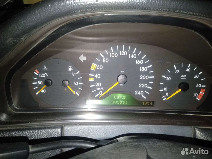 Приборная панель е 210