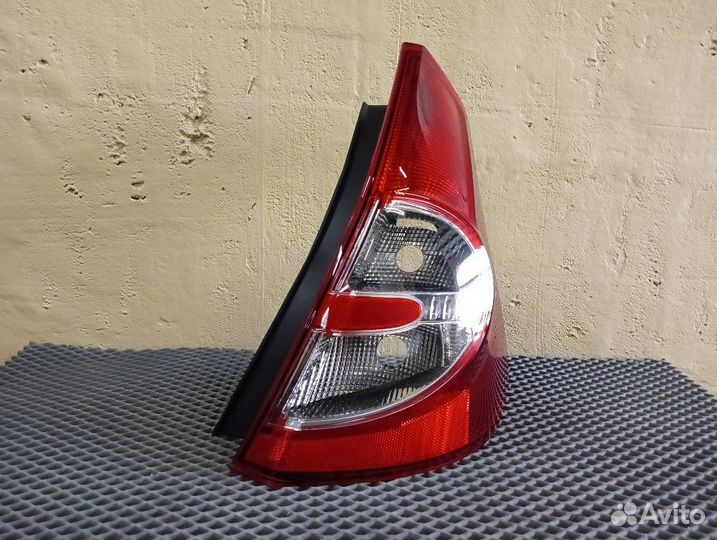 Фонарь правый Renault Sandero 1 2009