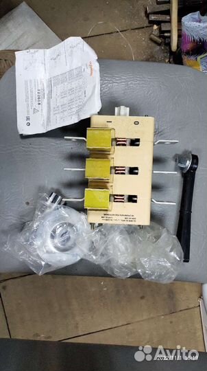 Выключатель разъединитель вр32-35