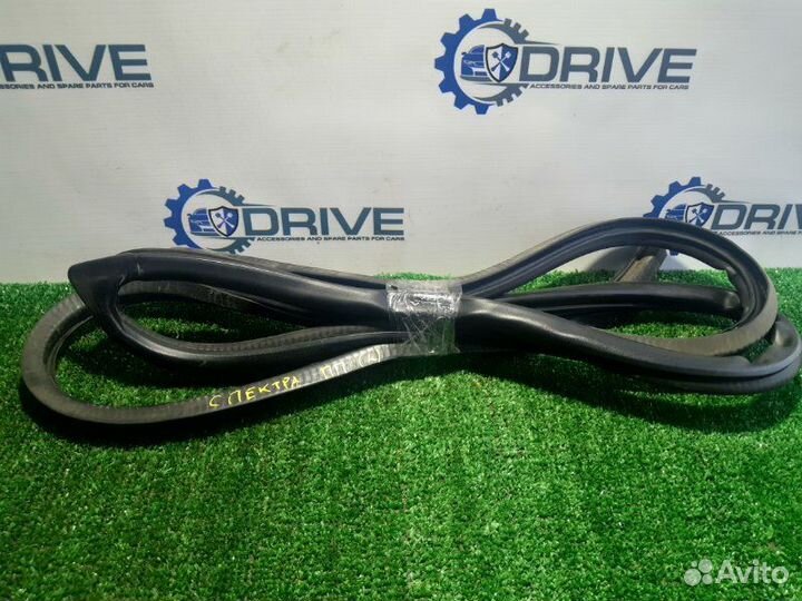 Уплотнитель проема двери передний правый Kia