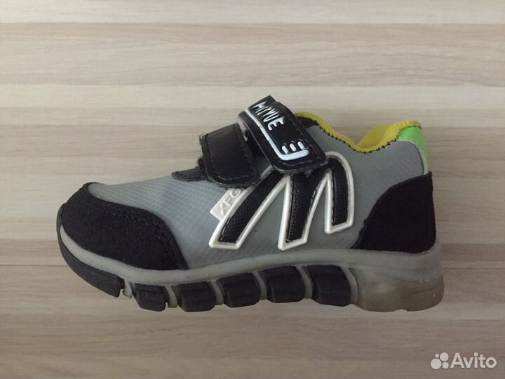 Кроссовки детские