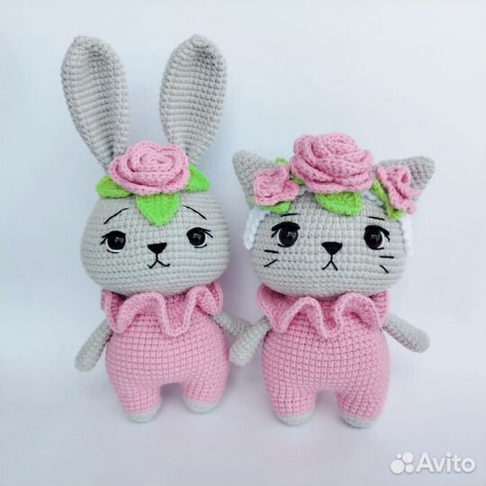 Вязаные мягкие игрушки, кот и заяц