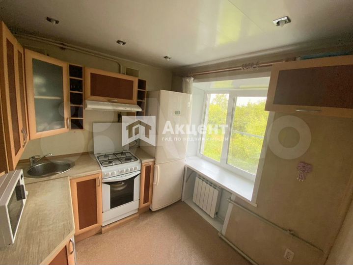 2-к. квартира, 40 м², 3/3 эт.