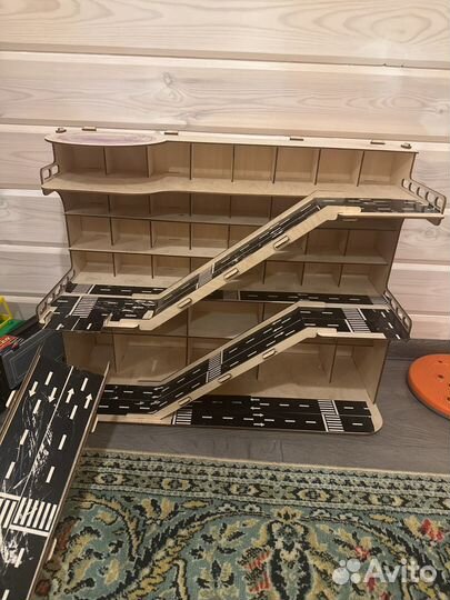 Гараж-парковка для машинок