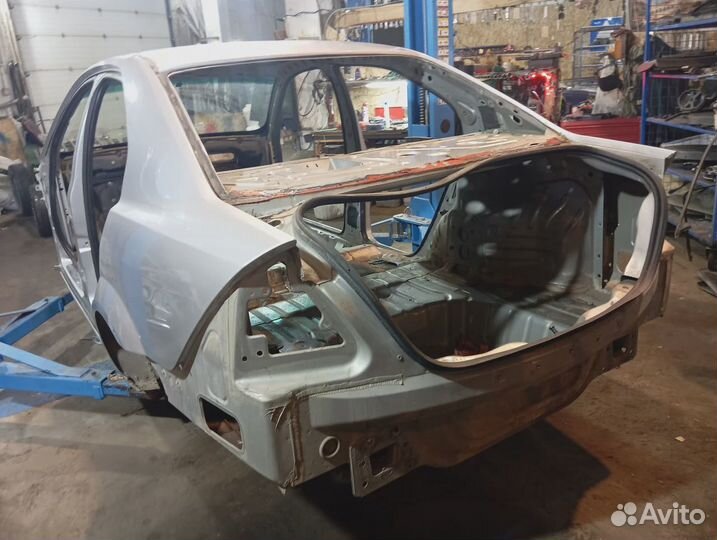 Панель задняя Ford Mondeo 3 (B4Y) 1119028