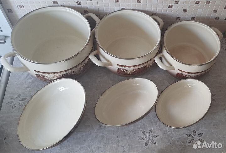 Набор эмалированных кастрюль