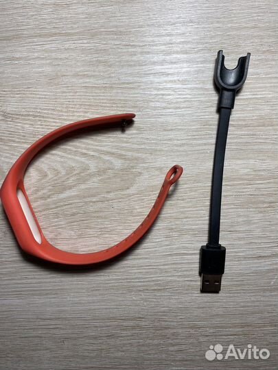Зарядка и браслет mi band 2