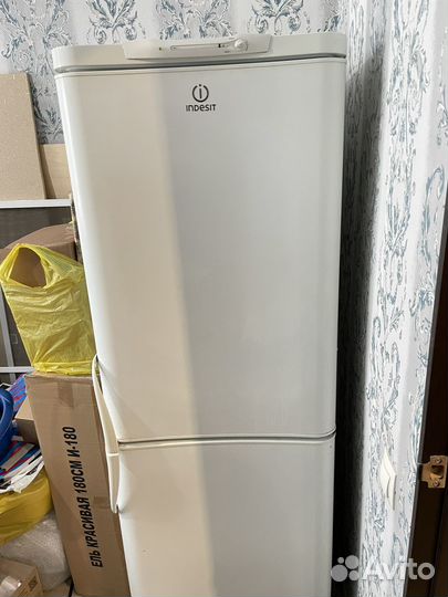 Холодильник бу Indesit
