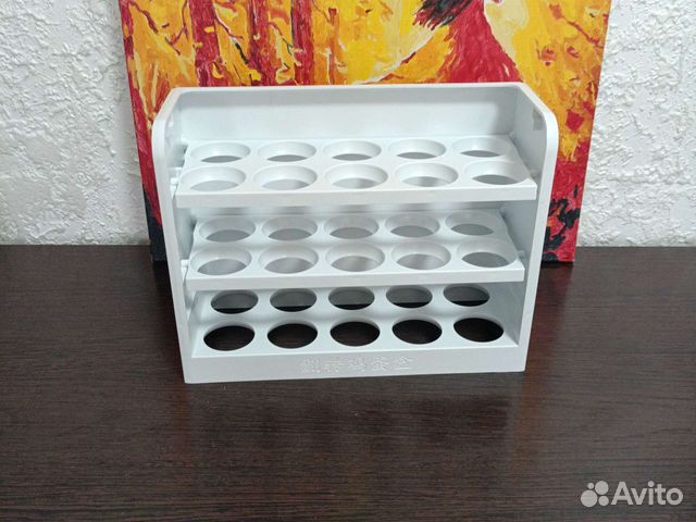 Трехуровневый контейнер для хранения яиц