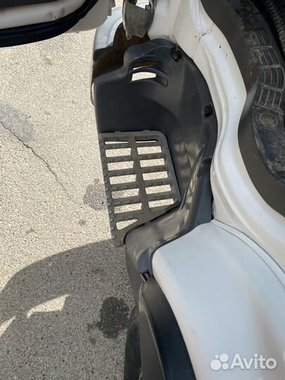 Isuzu Forward (F-Series), 2003