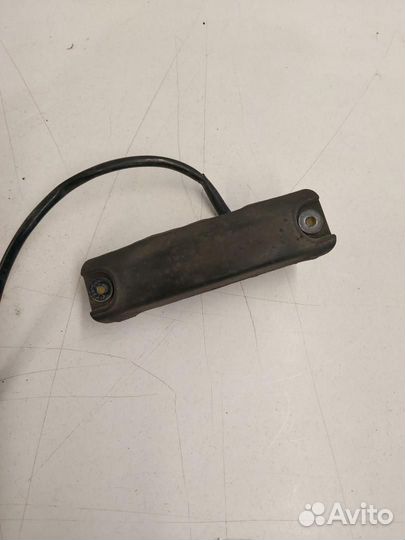 Кнопка открытия багажника Toyota Prius 2 NHW20