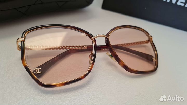 Солнцезащитные очки chanel