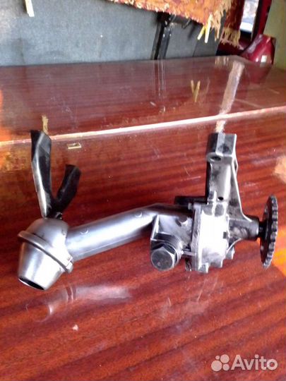 Насос масляный на Мерседес. 601 двигатель. Дизель