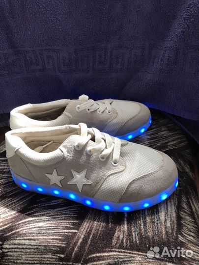 Светящиеся кроссовки