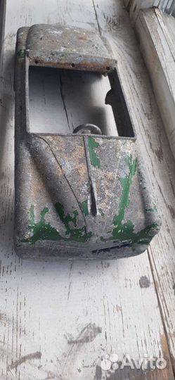 Антикварный игрушечный автомобиль