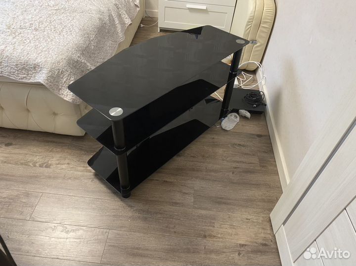 Тумба под телевизор стеклаянная