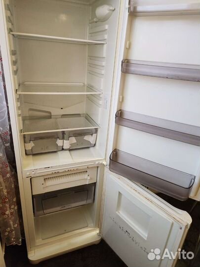 Холодильник Ariston