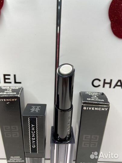 Givenchy Знаменитая чёрная помада Noir Révélateur