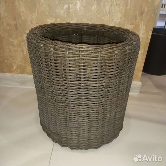 Кашпо из ротанга с горшком