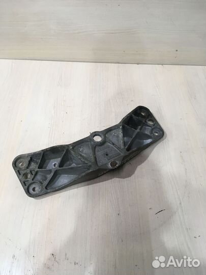 Опора кронштейн АКПП BMW E65 E66 E67 22326759680