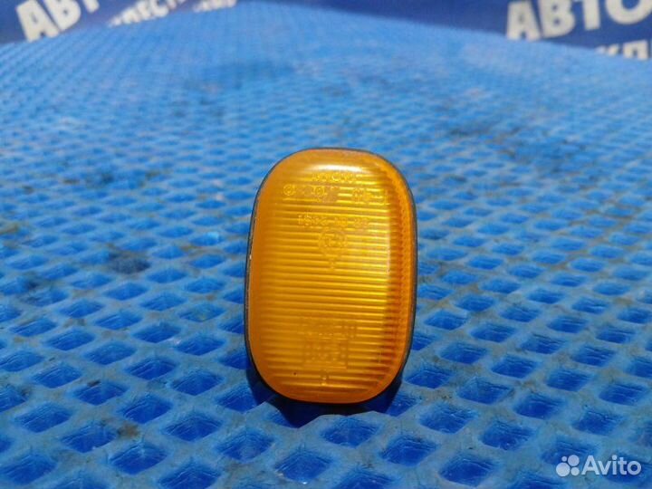 Поворотник в крыле Toyota Rav4 кроссовер 2000