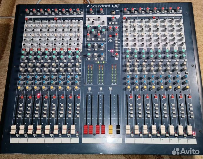 Микшерный пульт