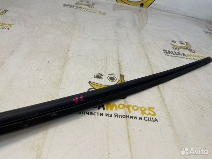 Молдинг лобового стекла передний правый Audi A4 B9