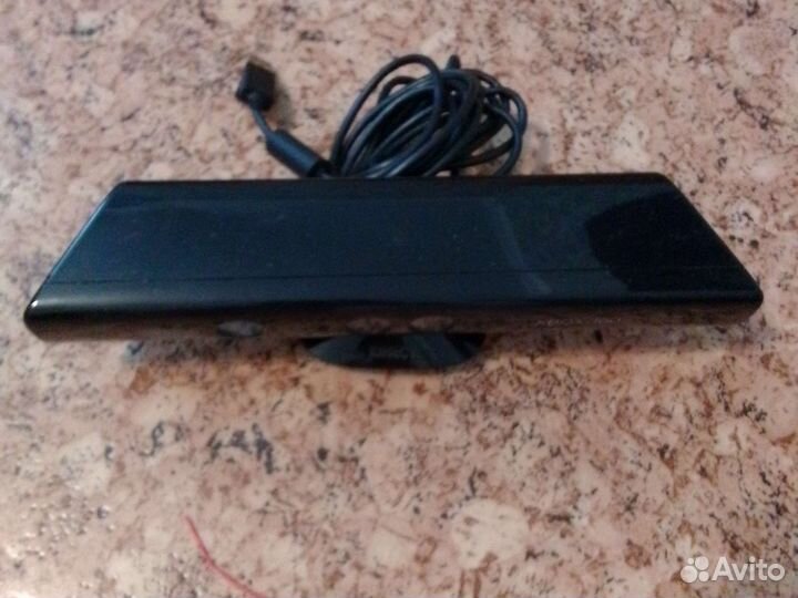 Xbox 360 с kinect, 3 джойстика и 2 игры