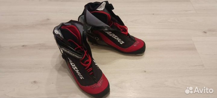 Лыжные ботинки, чехол, связки для лыж, лапки палок