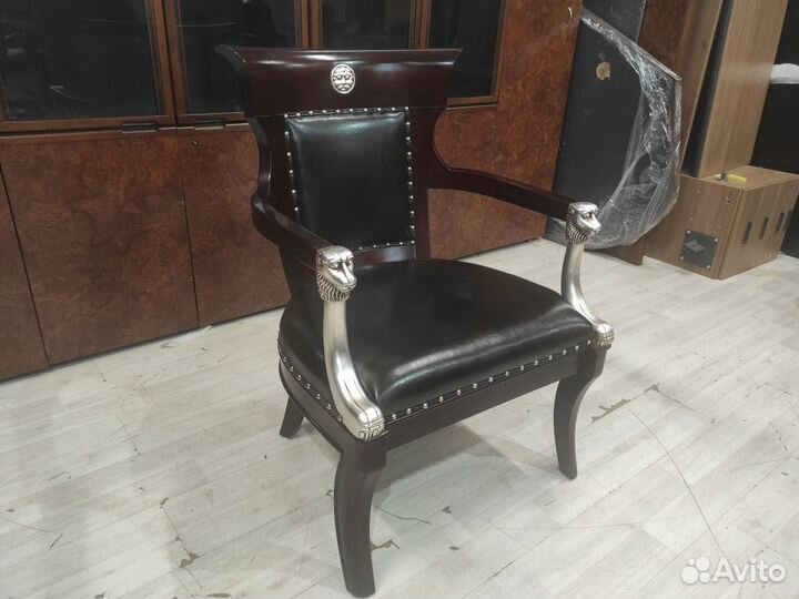 Кресло для переговоров (кож.зам/дерево) б/у