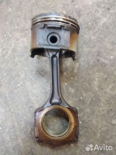 Поршень с шатуном Renault Logan 1.4 K7JA710