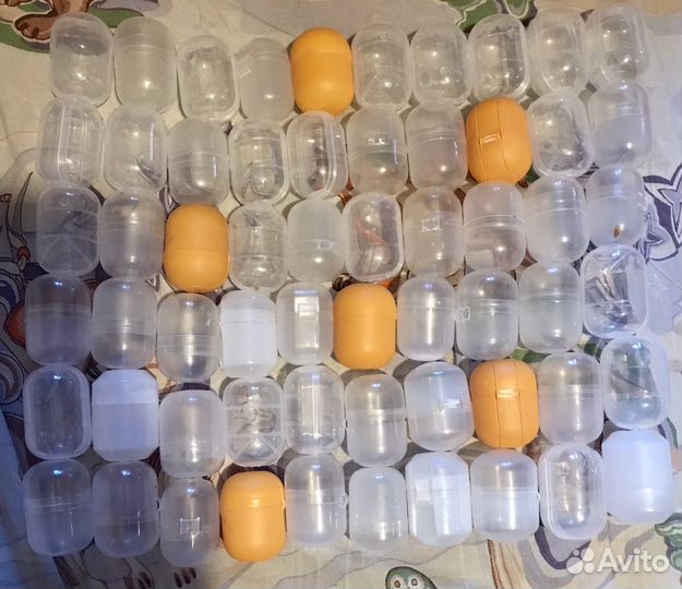 Яйцо от киндер-сюрприза и чупа-чупс