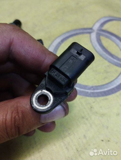Датчик распредвала Audi A6 универсал 2.8 CCE 2009