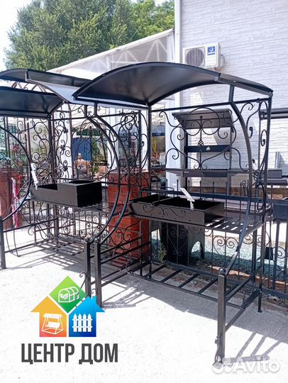 Кованый мангал с крышей