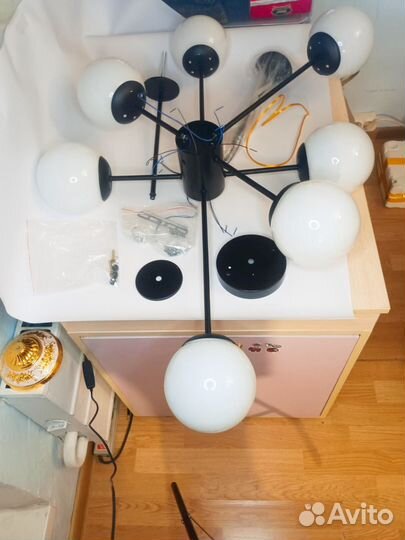 Потолочная люстра с 8 плафонами