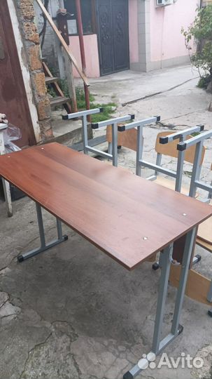 Парта школьная и 4 стула