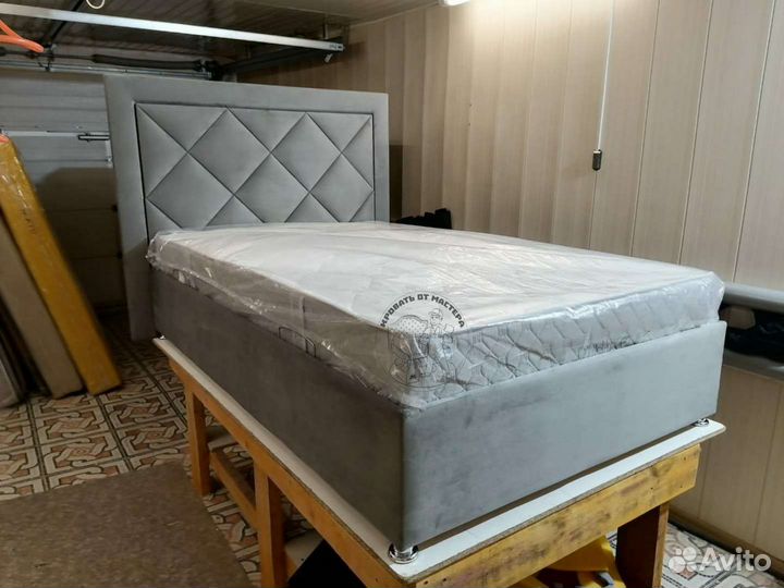 Кровать двухспальная с подьемным механизмом