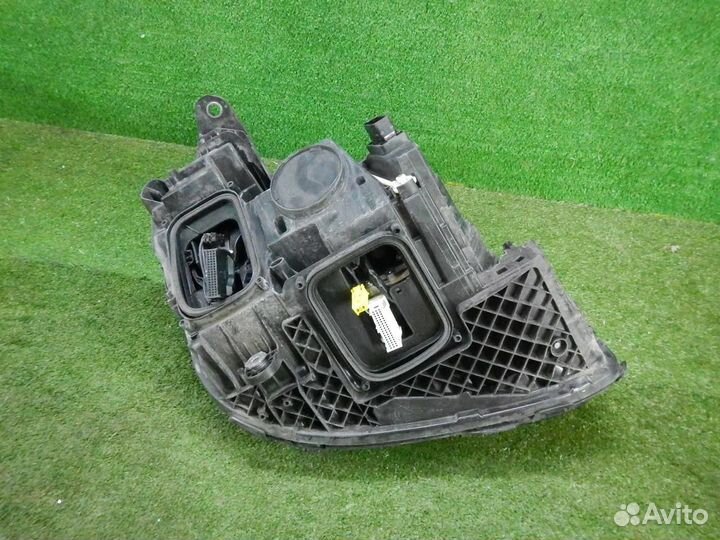 Фара левая Mercedes-Benz E-Class