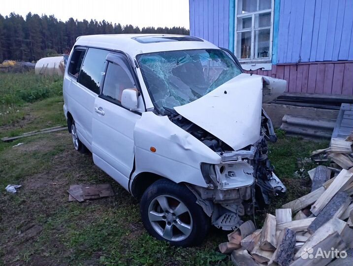 Toyota Town Ace Noah 2.0 AT, 1999, битый, 190 000 км