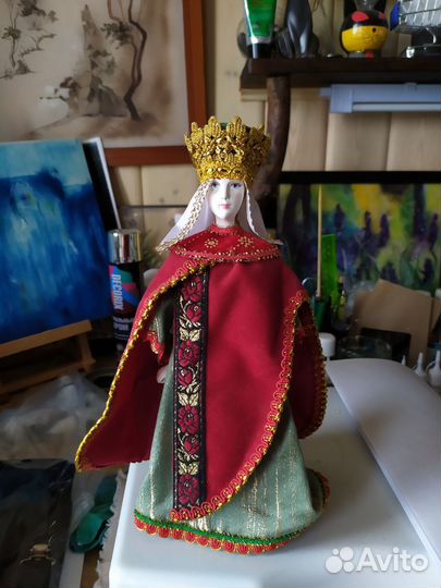 Кукла фарфоровая