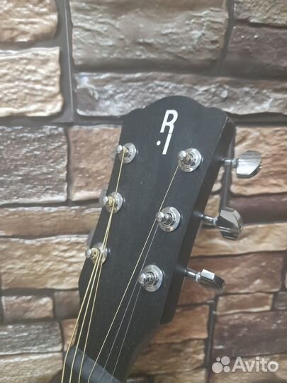Продам акустическую гитару
