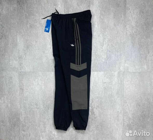 Спортивные штаны adidas