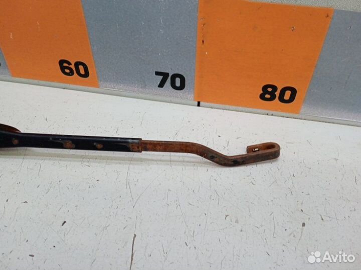 Поводок стеклоочистителя передний левый Toyota