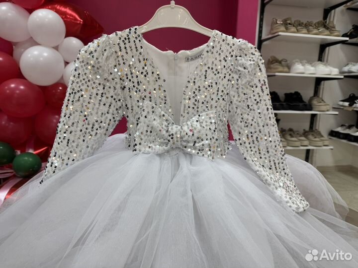 Нарядное платье снежинки 110 новое