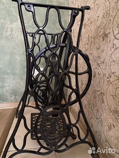 Чугунная станина от швейной машинки